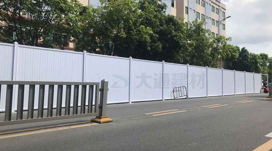 什么是PVC圍擋，pvc圍擋生產(chǎn)廠家哪家好？